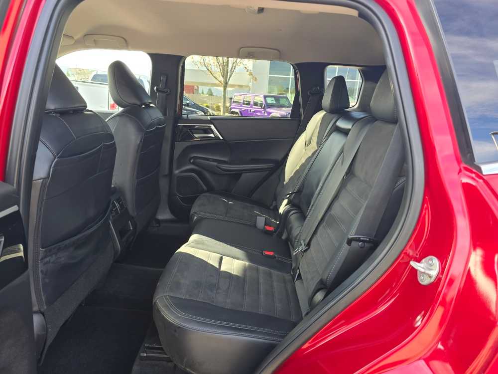 Thumbnail: 2024 Mitsubishi Outlander - 16