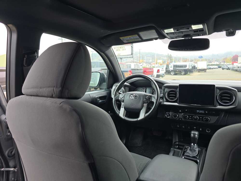 Thumbnail: 2016 Toyota Tacoma - 10