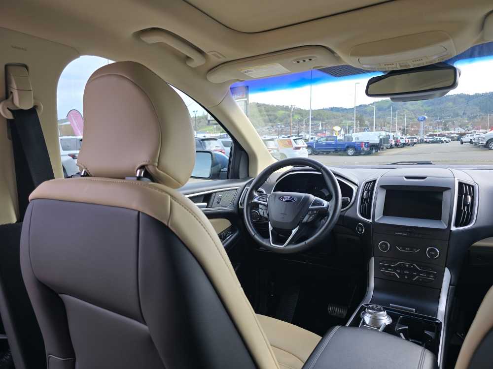 Thumbnail: 2019 Ford Edge - 10