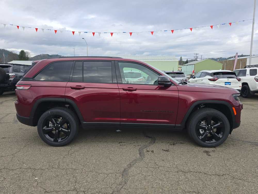 Thumbnail: 2025 Jeep Grand Cherokee - 6