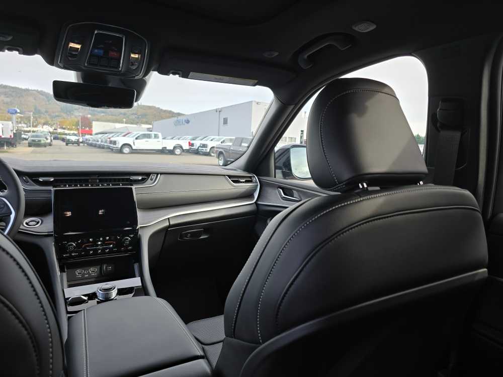 Thumbnail: 2025 Jeep Grand Cherokee - 14