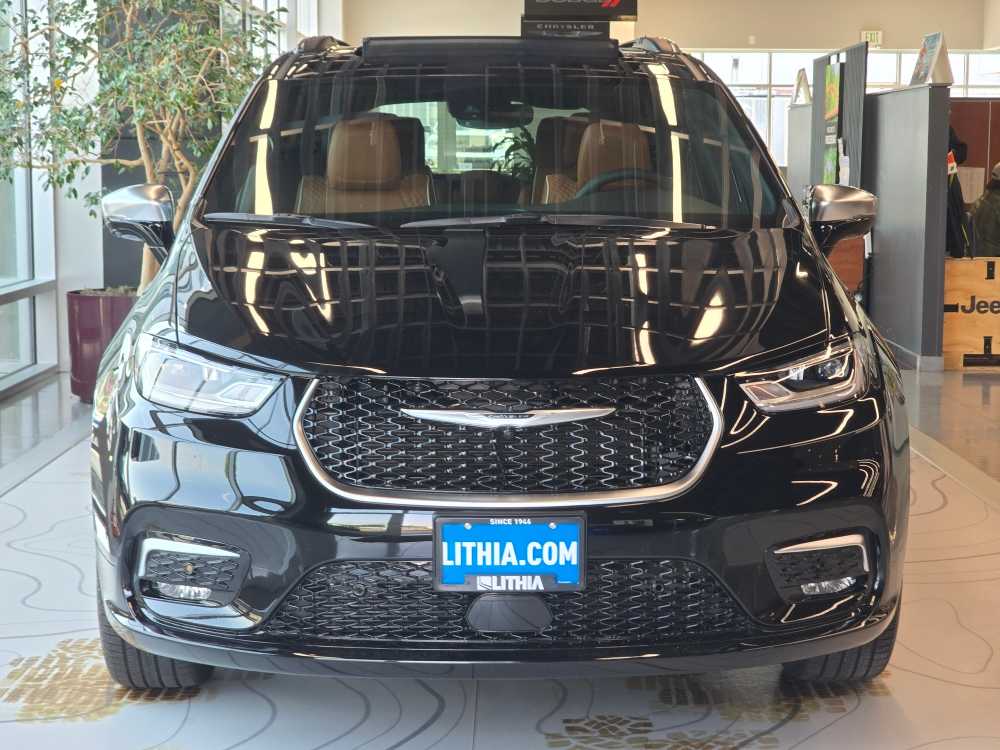 Thumbnail: 2026 Chrysler Pacifica - 8