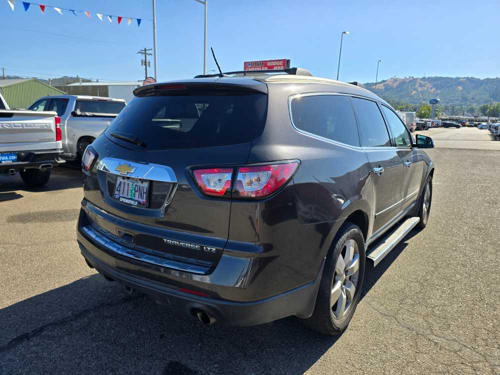 Thumbnail: 2015 Chevrolet Traverse - 3