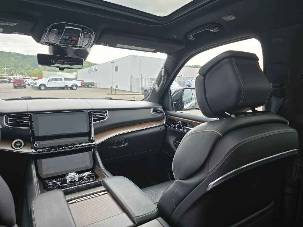 Thumbnail: 2023 Jeep Grand Wagoneer - 14