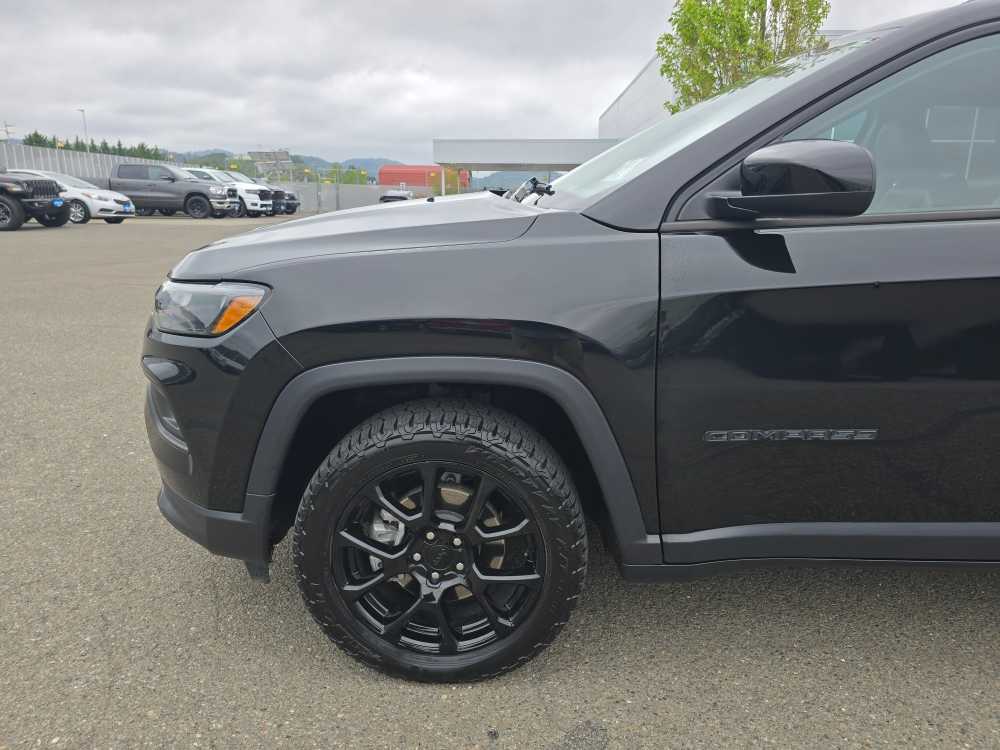 Thumbnail: 2022 Jeep Compass - 18