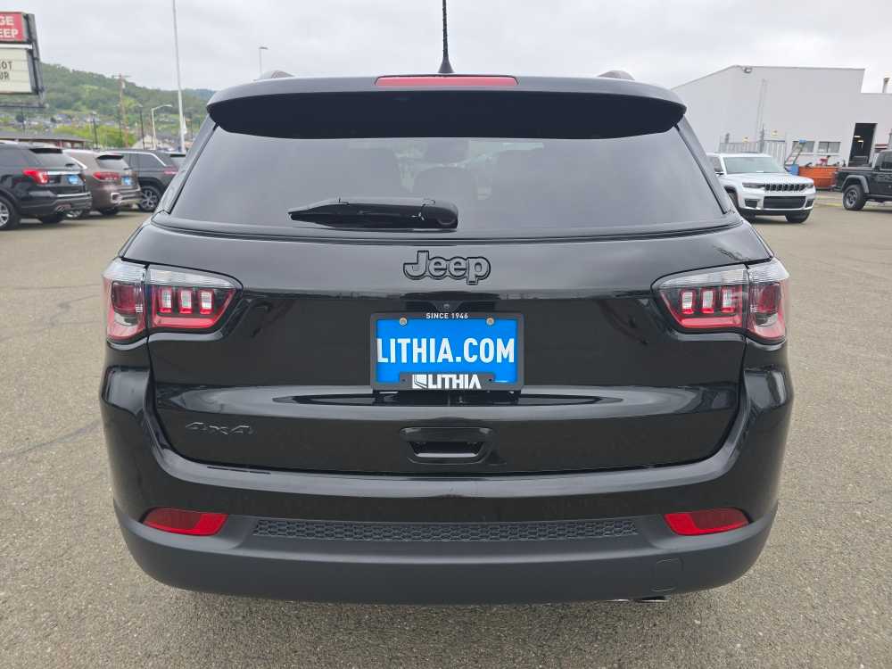 Thumbnail: 2022 Jeep Compass - 4