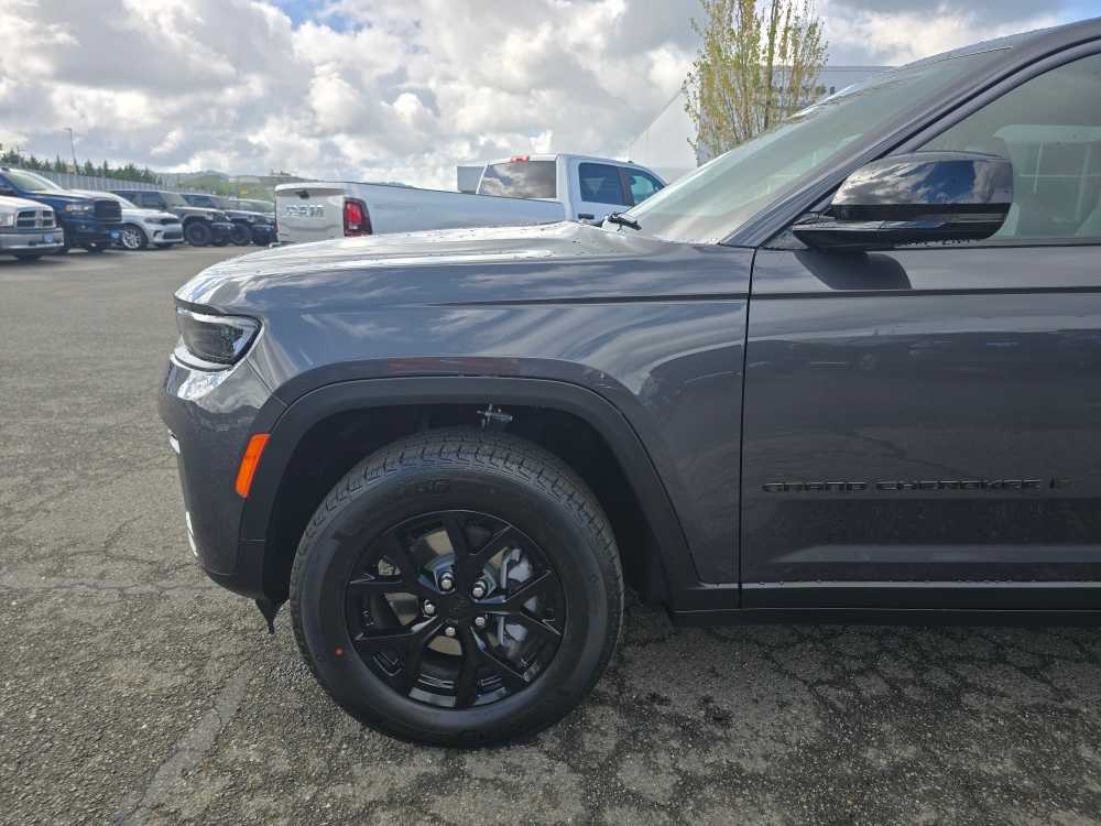 Thumbnail: 2026 Jeep Grand Cherokee - 18