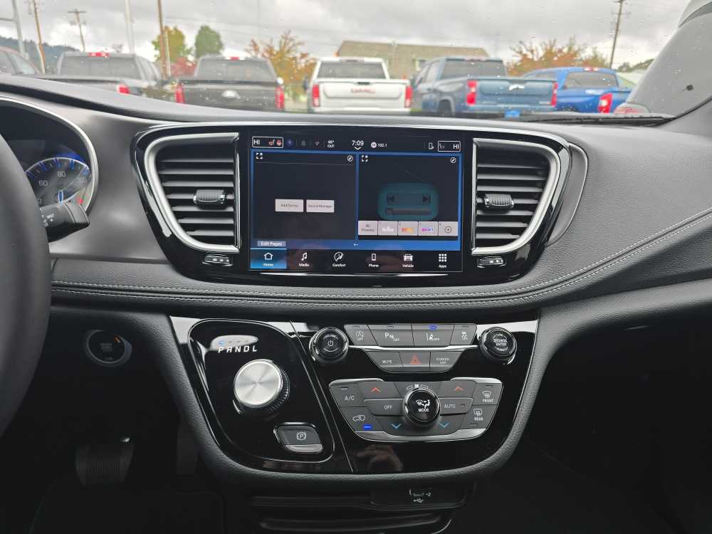 Thumbnail: 2026 Chrysler Pacifica - 12