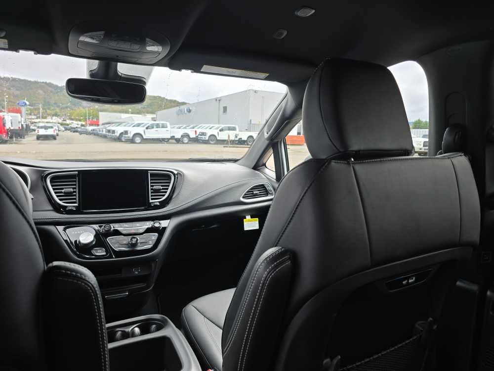 Thumbnail: 2026 Chrysler Pacifica - 14