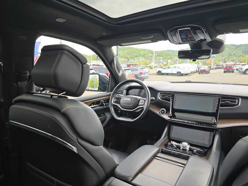 Thumbnail: 2023 Jeep Grand Wagoneer - 10