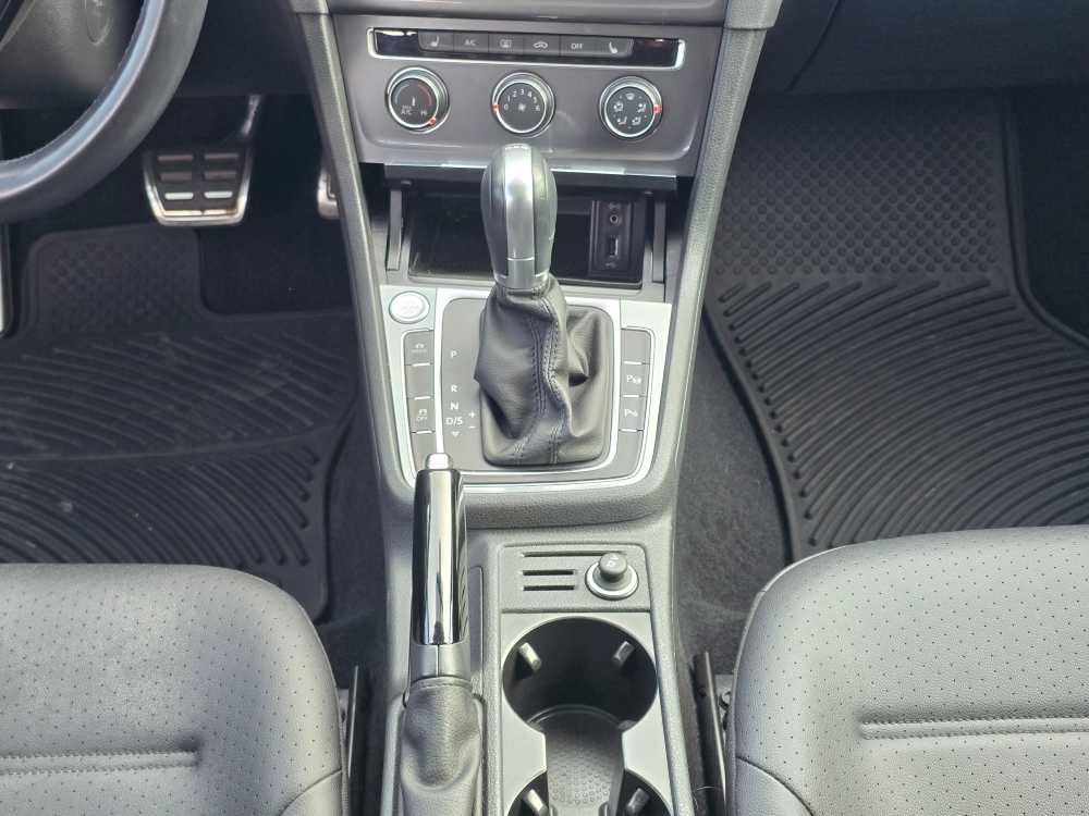 Thumbnail: 2017 Volkswagen Golf - 14