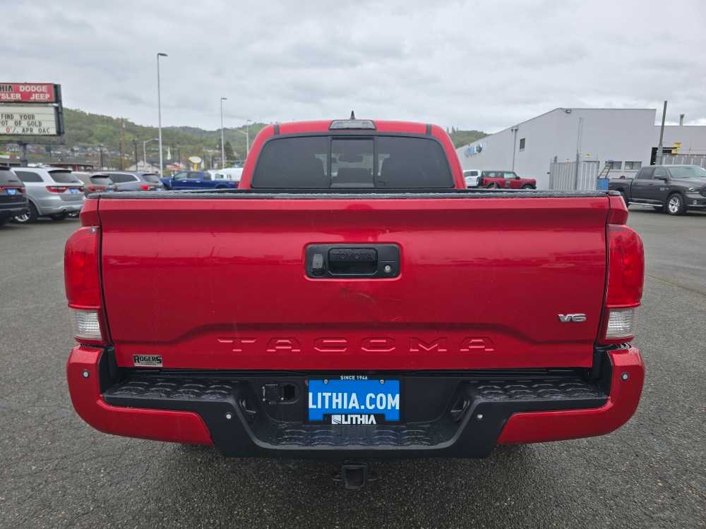 Thumbnail: 2016 Toyota Tacoma - 4