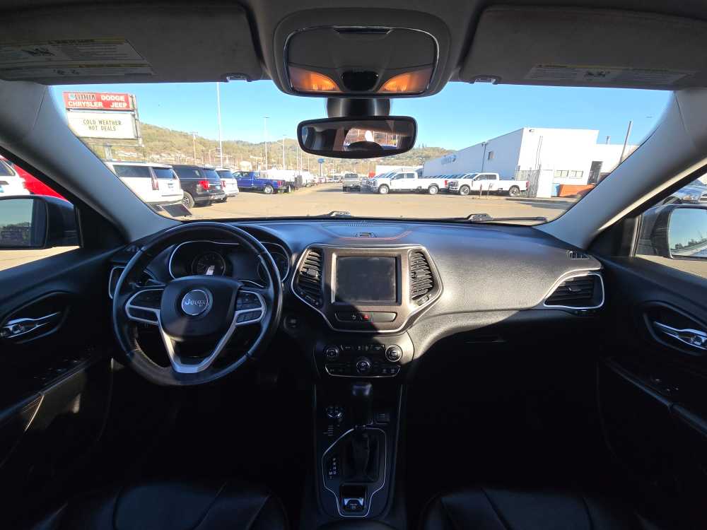 Thumbnail: 2020 Jeep Cherokee - 15