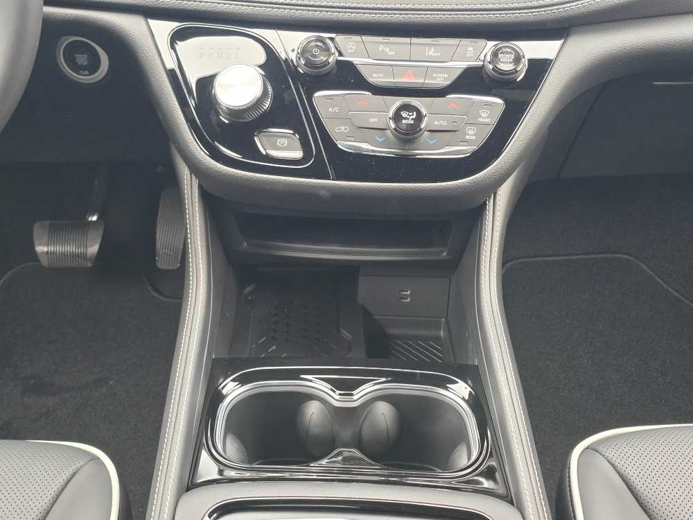 Thumbnail: 2026 Chrysler Pacifica - 13