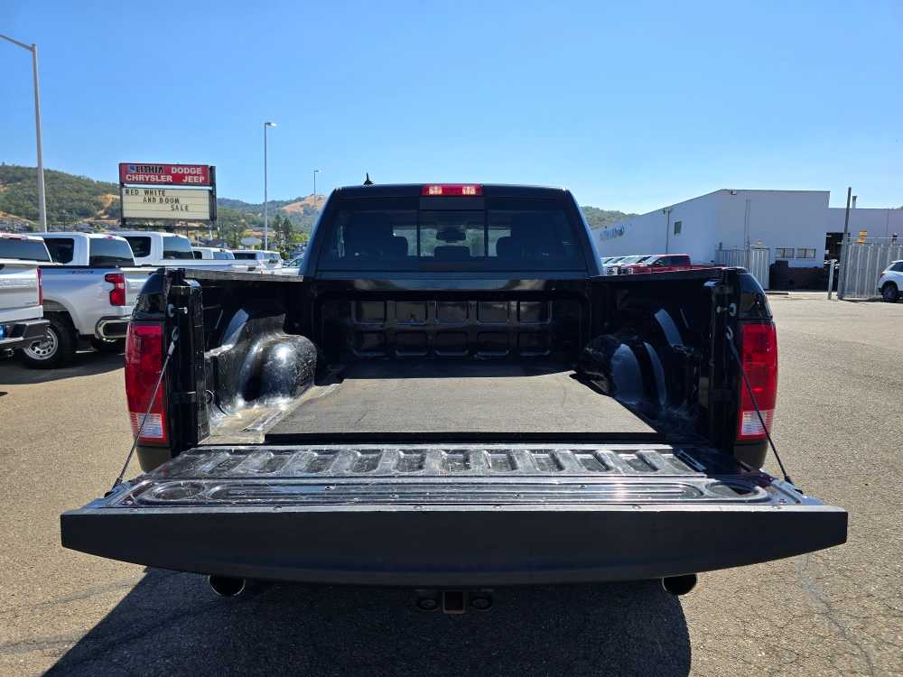 Thumbnail: 2019 RAM 1500 Classic - 19