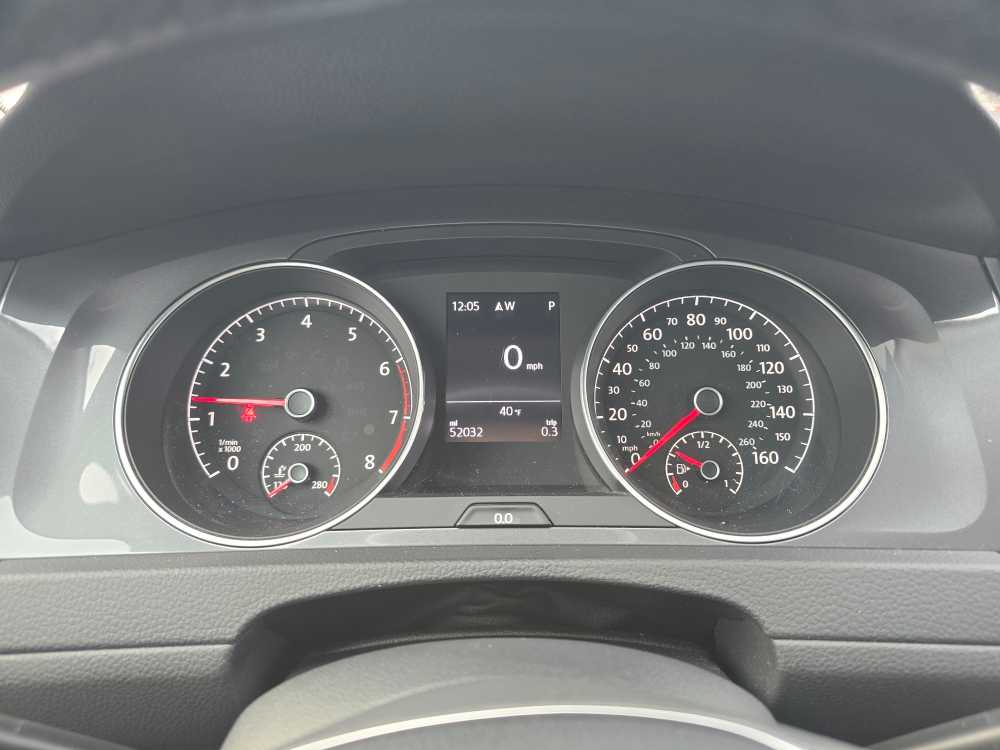 Thumbnail: 2017 Volkswagen Golf - 20