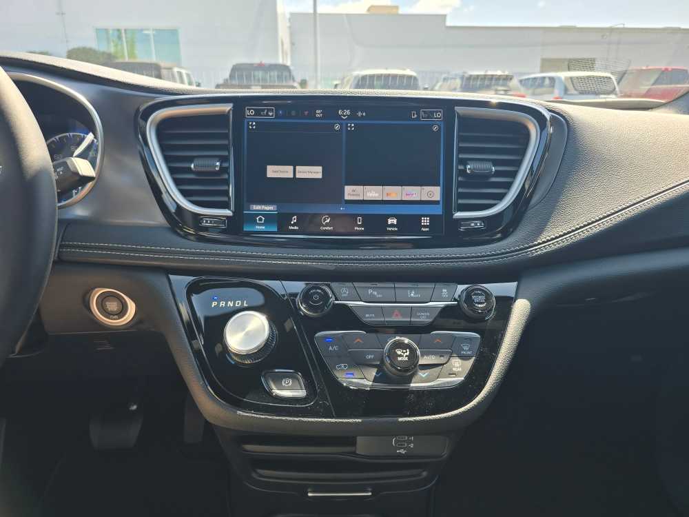 Thumbnail: 2026 Chrysler Pacifica - 12