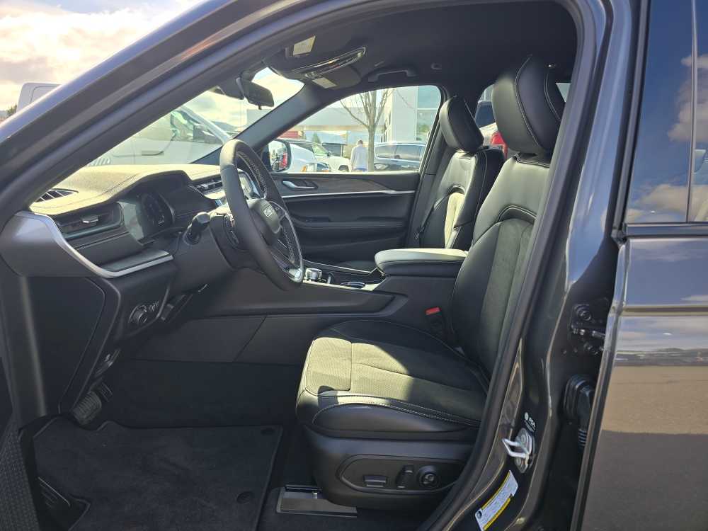 Thumbnail: 2026 Jeep Grand Cherokee - 9