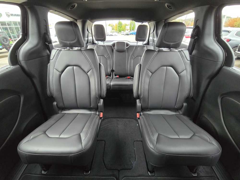 Thumbnail: 2026 Chrysler Pacifica - 18