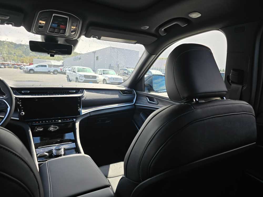 Thumbnail: 2026 Jeep Grand Cherokee - 14