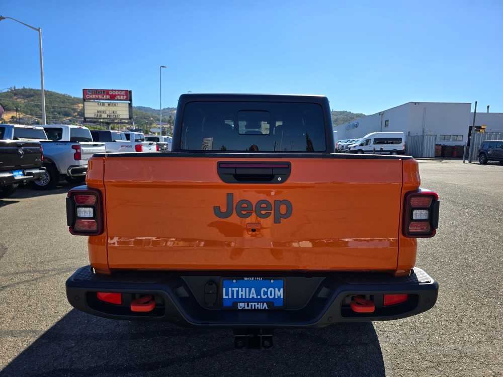 Thumbnail: 2025 Jeep Gladiator - 4