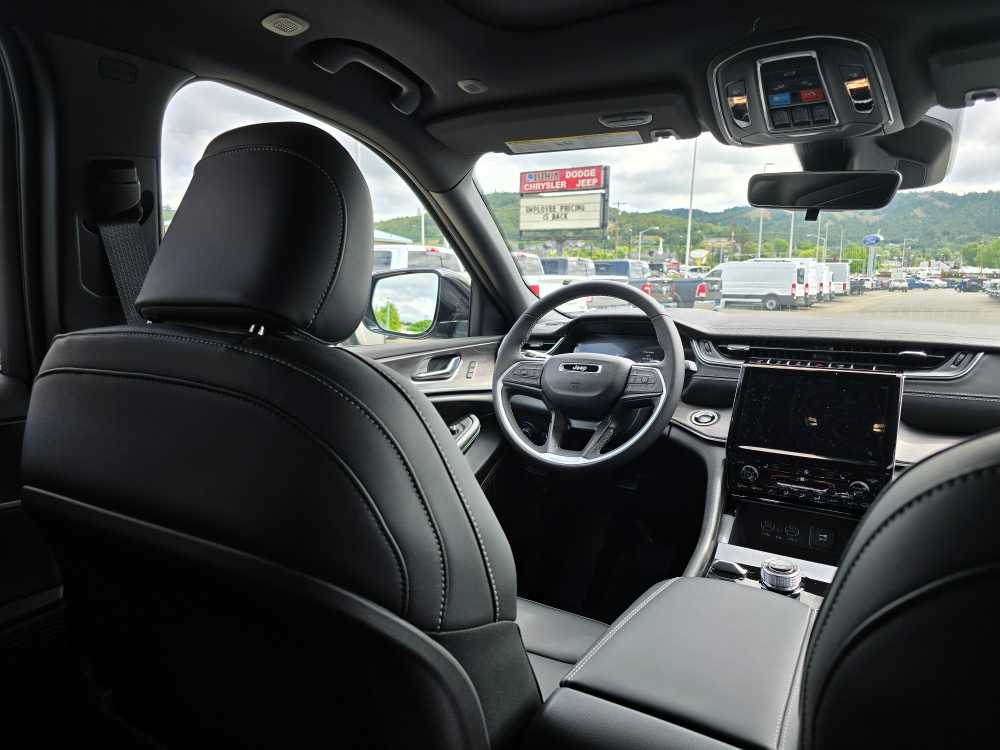 Thumbnail: 2025 Jeep Grand Cherokee - 10