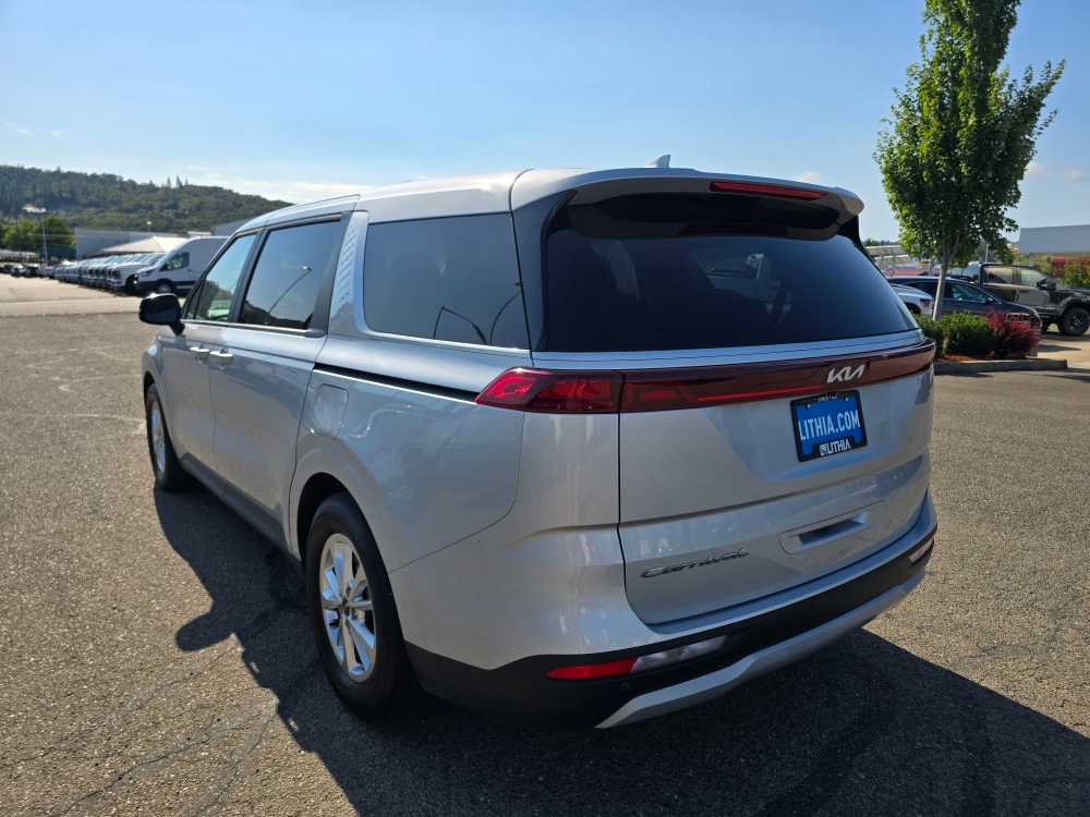 Thumbnail: 2022 Kia Carnival - 3