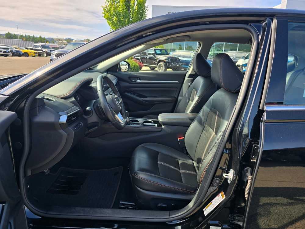 2023 Nissan Altima SR 9