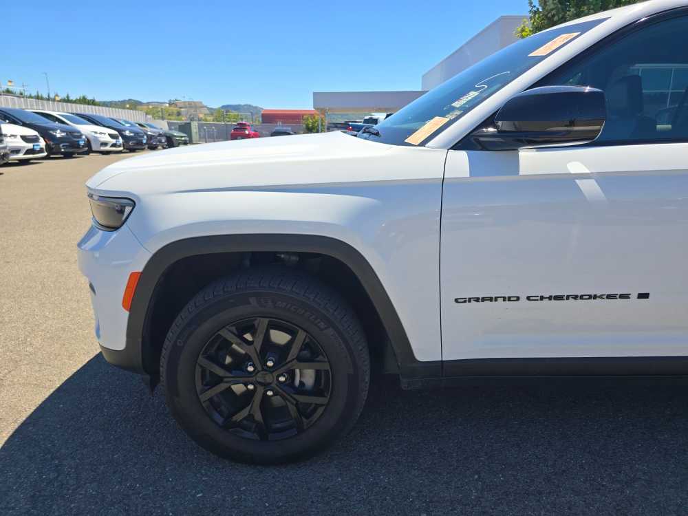 Thumbnail: 2024 Jeep Grand Cherokee - 12