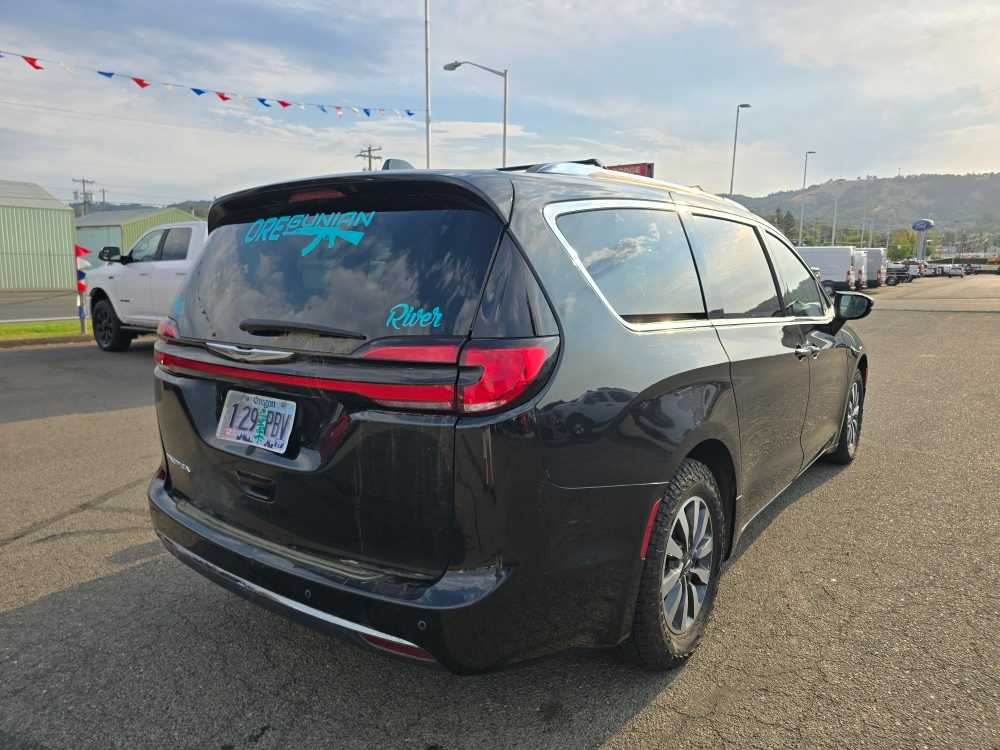 Thumbnail: 2021 Chrysler Pacifica - 3