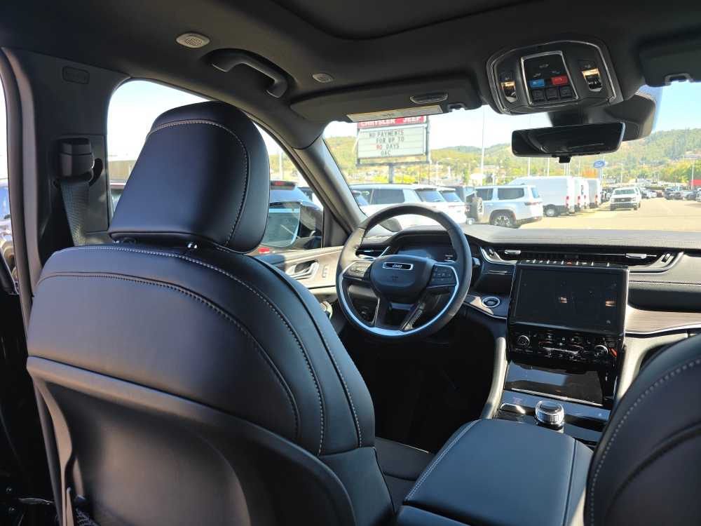 Thumbnail: 2025 Jeep Grand Cherokee - 10