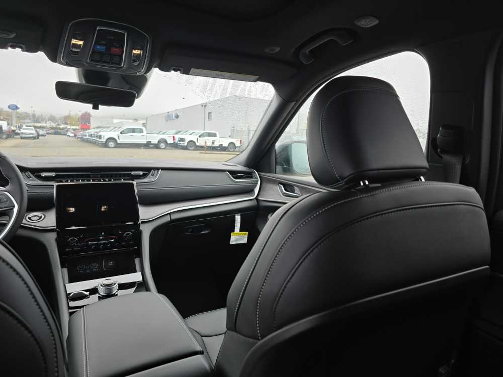 Thumbnail: 2025 Jeep Grand Cherokee - 14