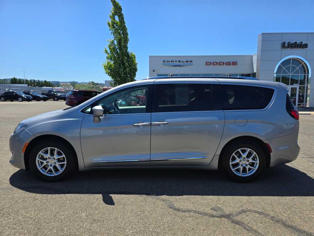 Used 2020 Chrysler Pacifica Touring L with VIN 2C4RC1BG5LR276084 for sale in Roseburg, OR