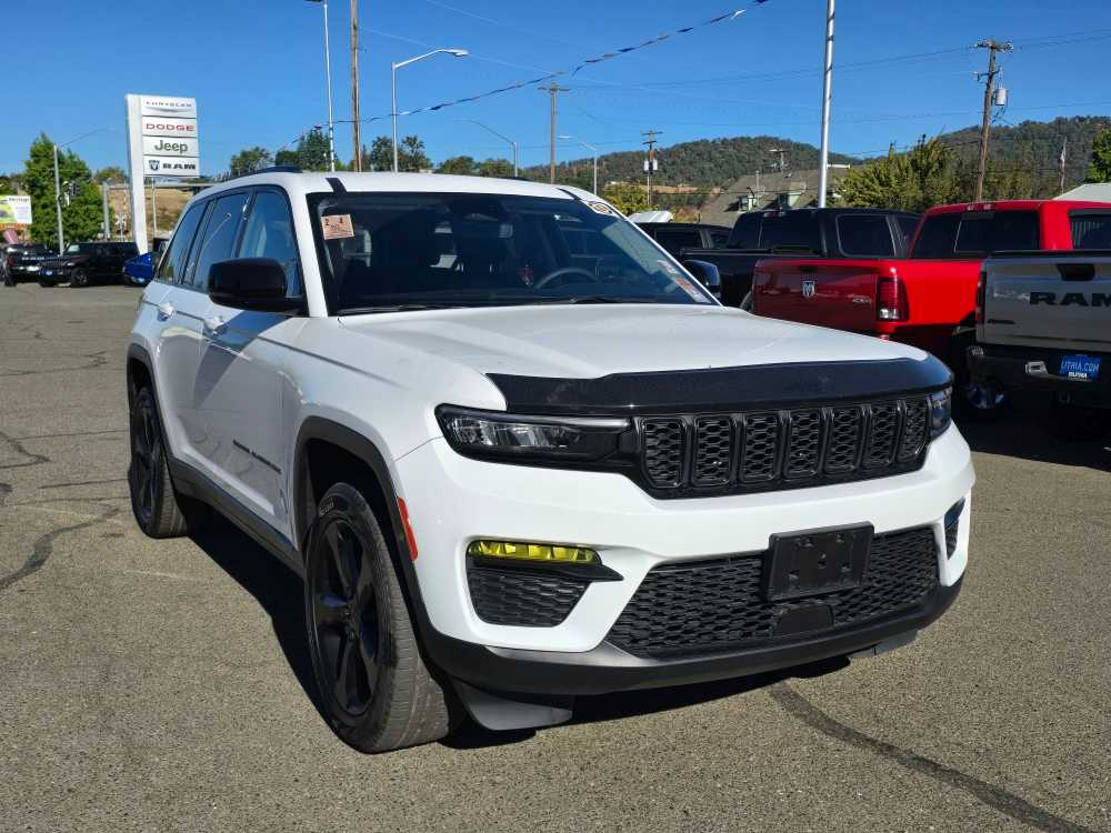 2023 Jeep Grand Cherokee Limited photo 2