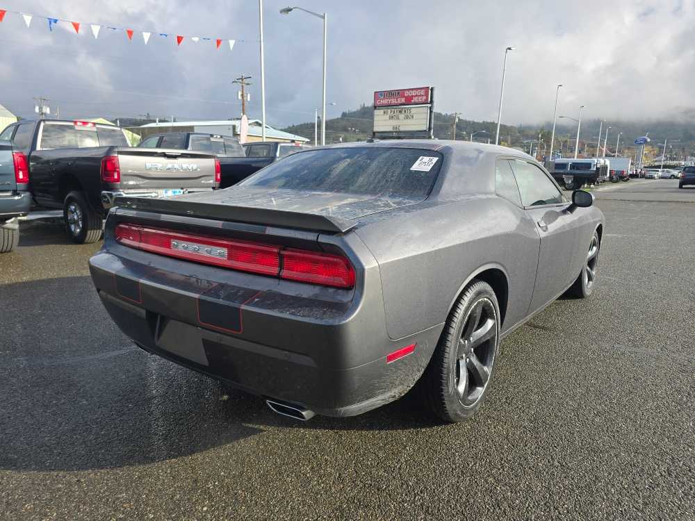 2013 Dodge Challenger R/T photo 3