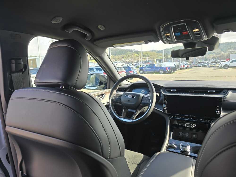 Thumbnail: 2026 Jeep Grand Cherokee - 10