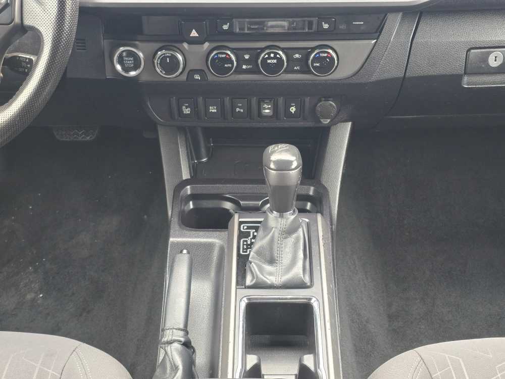 Thumbnail: 2016 Toyota Tacoma - 13