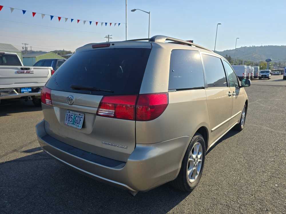 Thumbnail: 2004 Toyota Sienna - 3