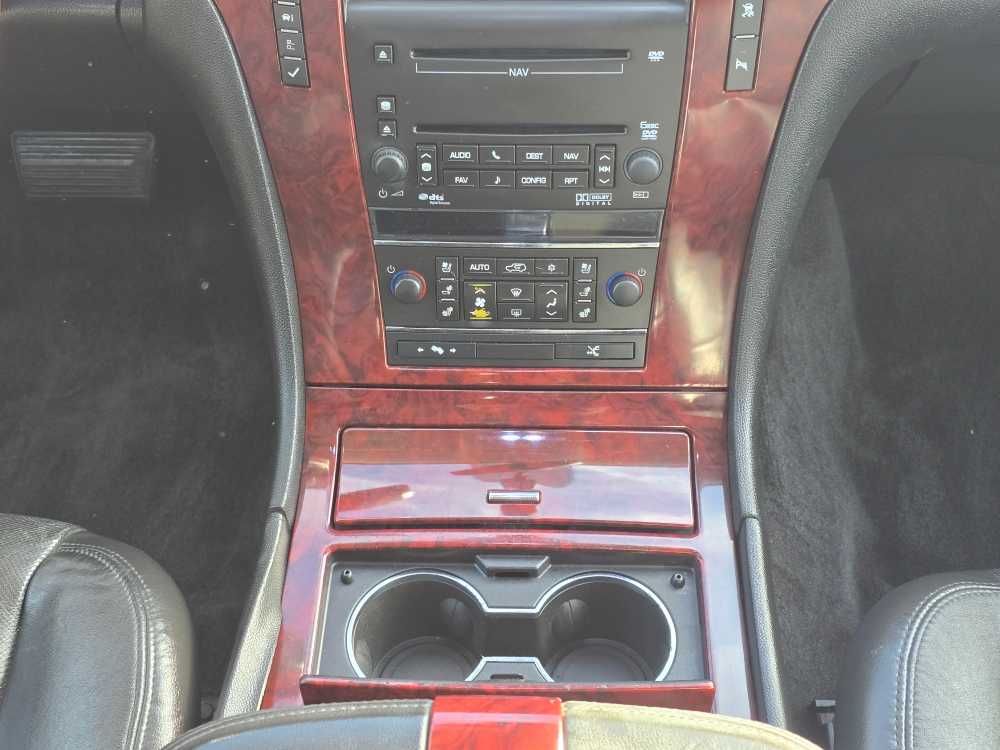 Thumbnail: 2010 Cadillac Escalade - 13