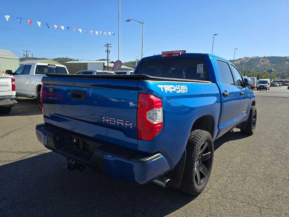 2018 Toyota Tundra SR5 CrewMax photo 3
