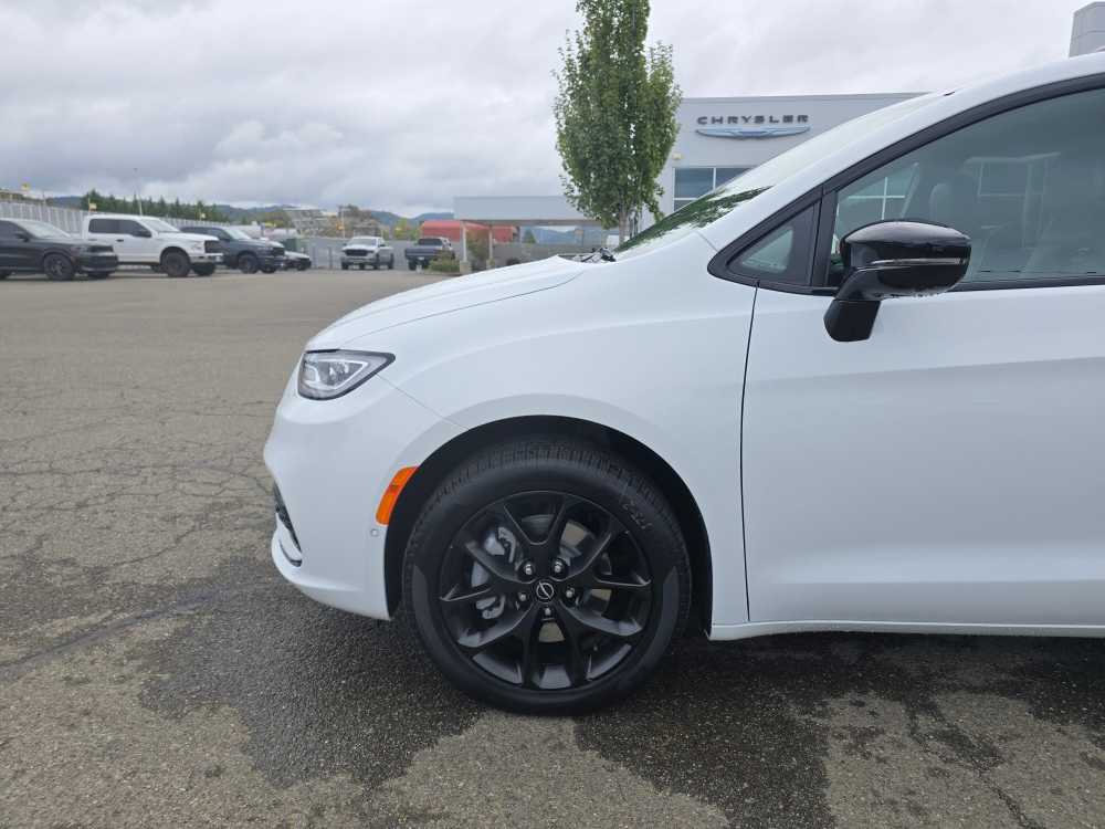 Thumbnail: 2026 Chrysler Pacifica - 19