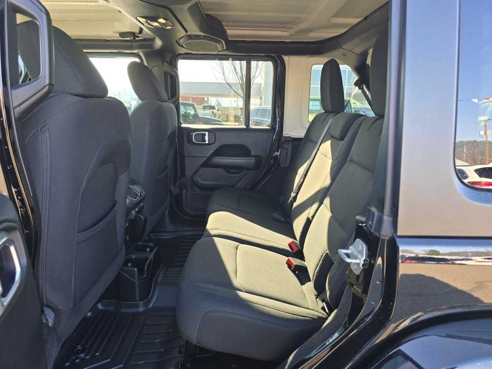 Thumbnail: 2019 Jeep Wrangler - 16