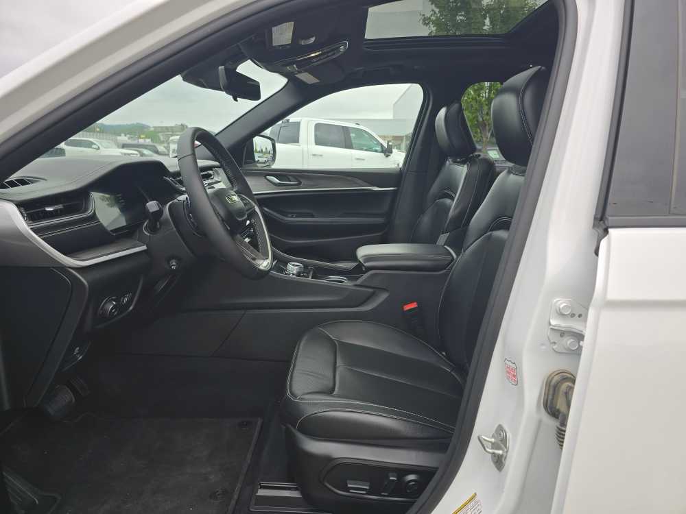 Thumbnail: 2024 Jeep Grand Cherokee - 9
