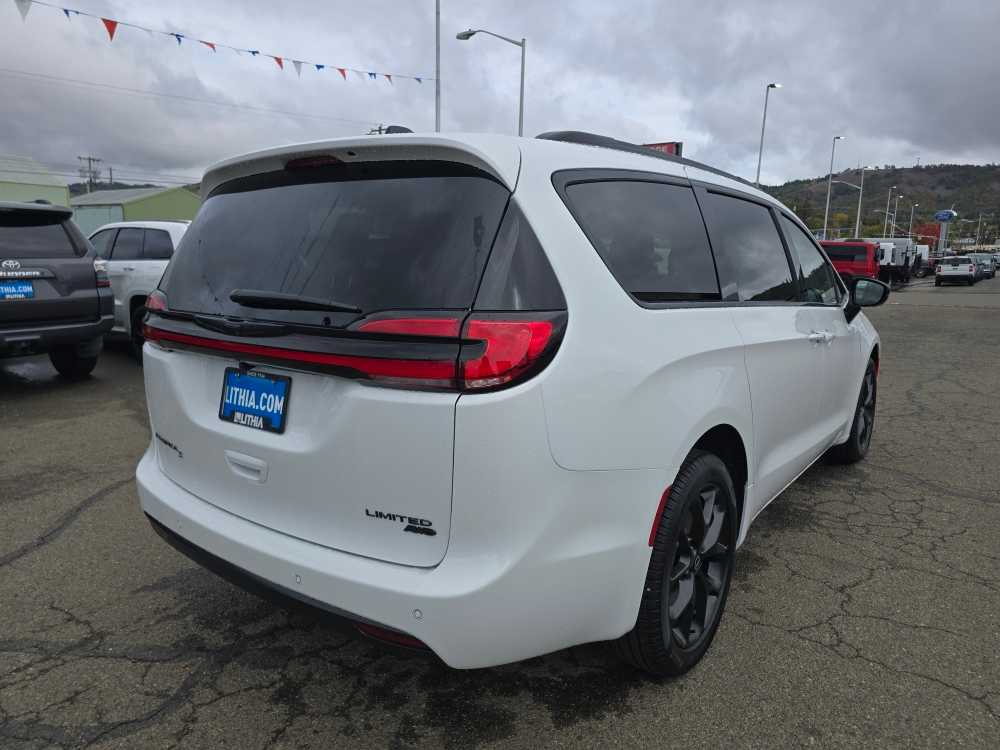 Thumbnail: 2026 Chrysler Pacifica - 5