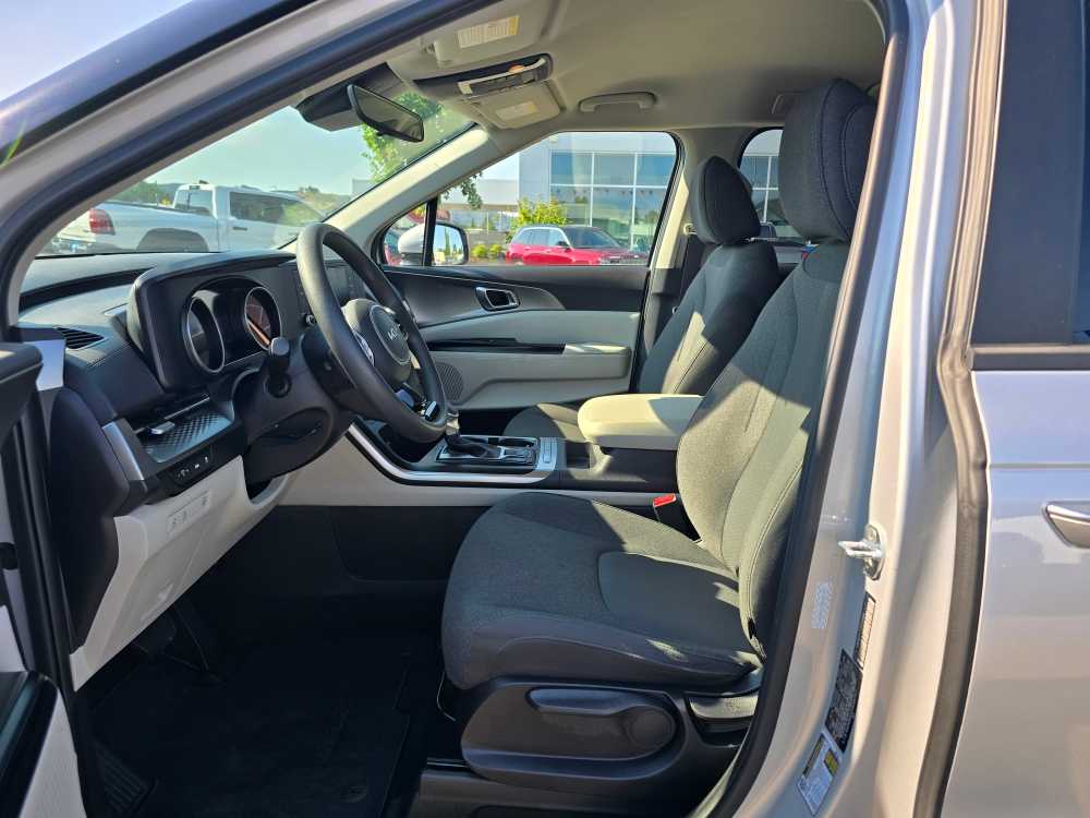 Thumbnail: 2022 Kia Carnival - 9