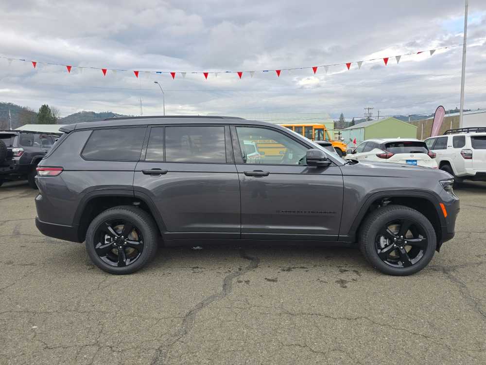 Thumbnail: 2025 Jeep Grand Cherokee L - 6