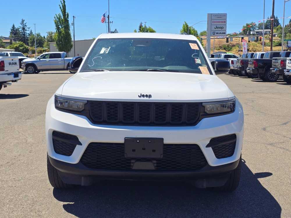 Thumbnail: 2024 Jeep Grand Cherokee - 11