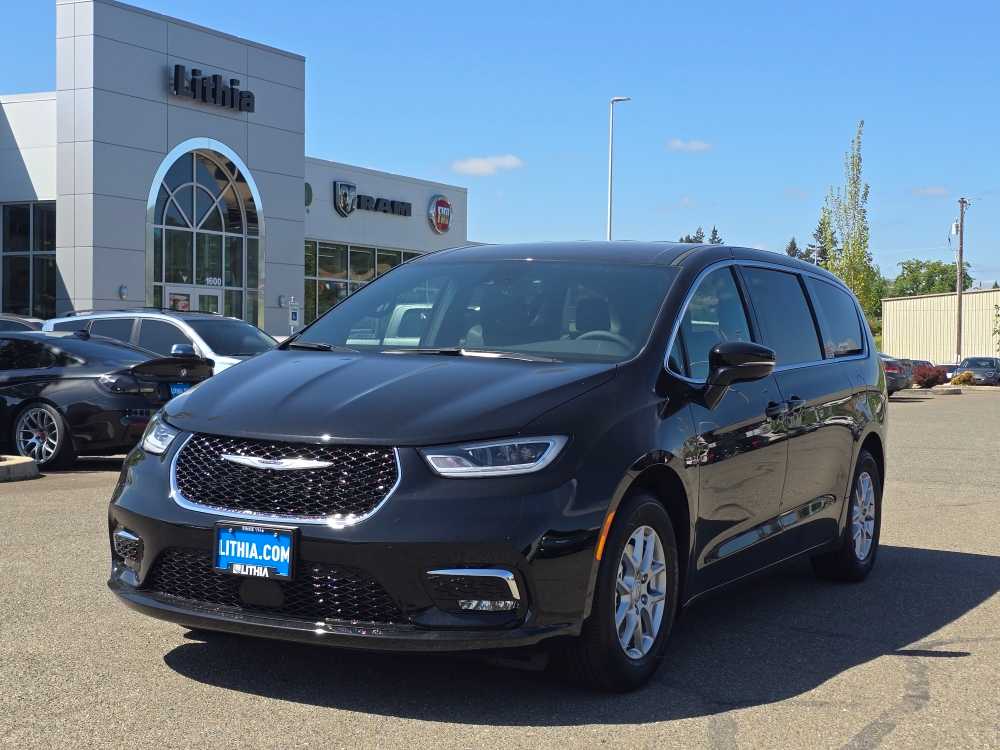 Thumbnail: 2026 Chrysler Pacifica - 1