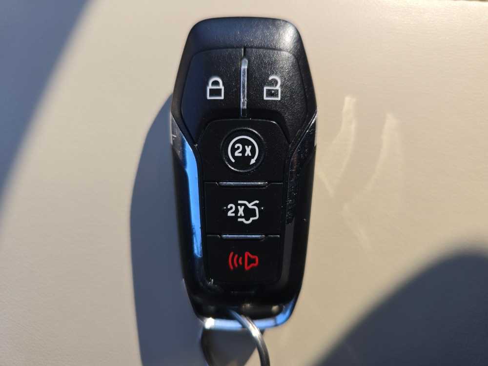 Thumbnail: 2016 Lincoln MKC - 21