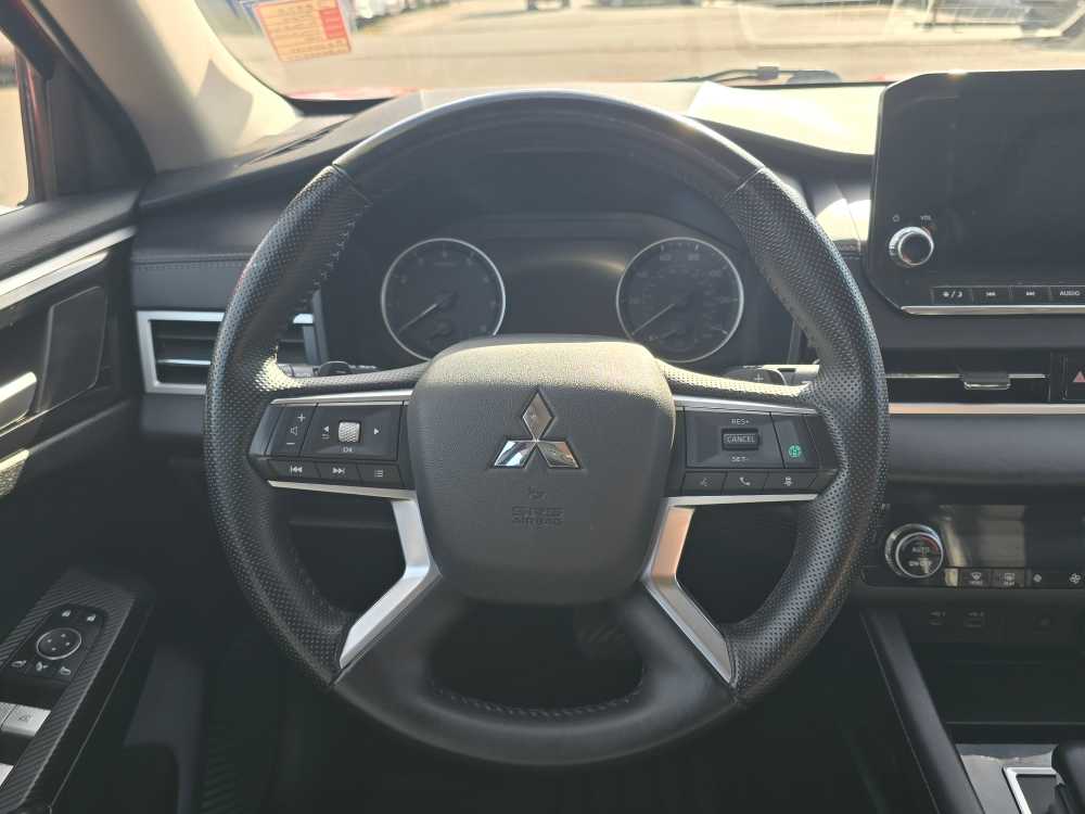 Thumbnail: 2024 Mitsubishi Outlander - 11